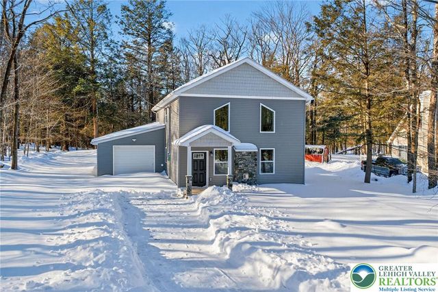 1073 Westside Drive, Newfoundland, PA 18445