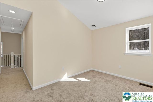 1073 Westside Drive, Newfoundland, PA 18445