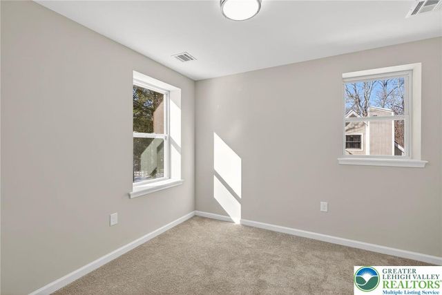 1073 Westside Drive, Newfoundland, PA 18445