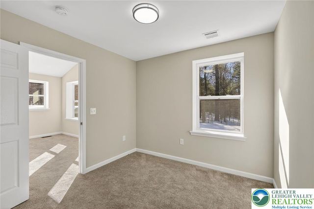 1073 Westside Drive, Newfoundland, PA 18445