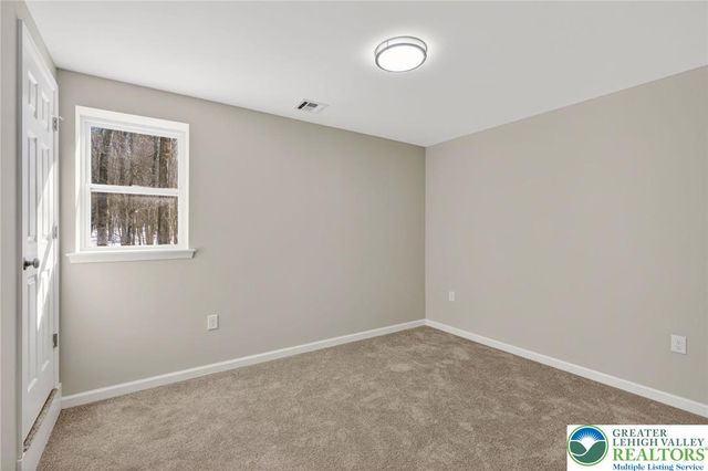 1073 Westside Drive, Newfoundland, PA 18445
