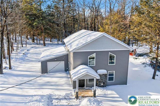 1073 Westside Drive, Newfoundland, PA 18445