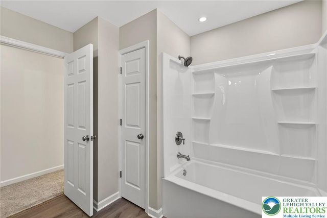 1073 Westside Drive, Newfoundland, PA 18445