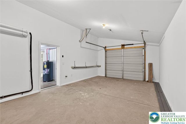 1073 Westside Drive, Newfoundland, PA 18445