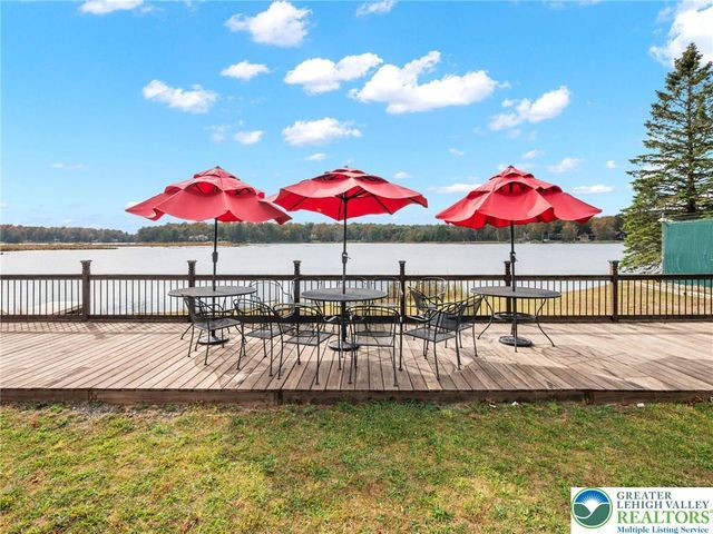 1073 Westside Drive, Newfoundland, PA 18445