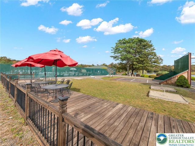 1073 Westside Drive, Newfoundland, PA 18445