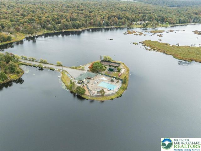 1073 Westside Drive, Newfoundland, PA 18445