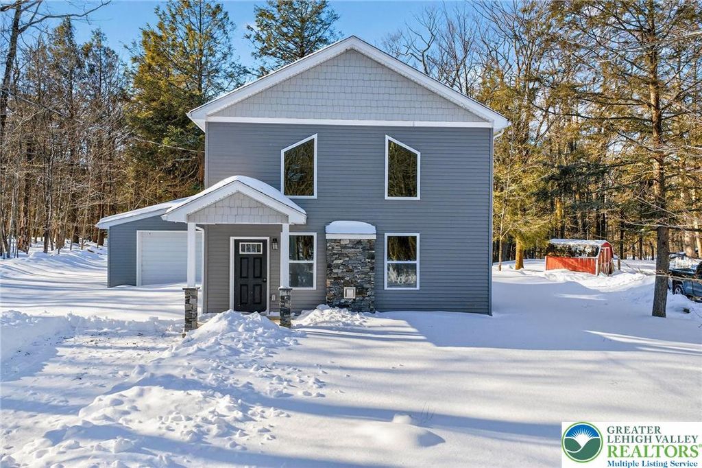 1073 Westside Drive, Newfoundland, PA 18445