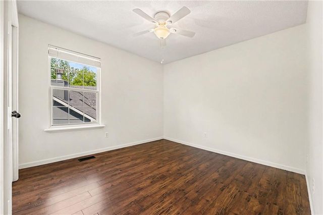 1127 Cardinal Drive, Liberty, MO 64068