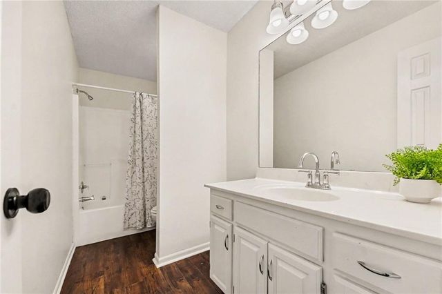 1127 Cardinal Drive, Liberty, MO 64068