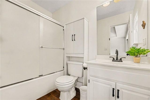 1127 Cardinal Drive, Liberty, MO 64068