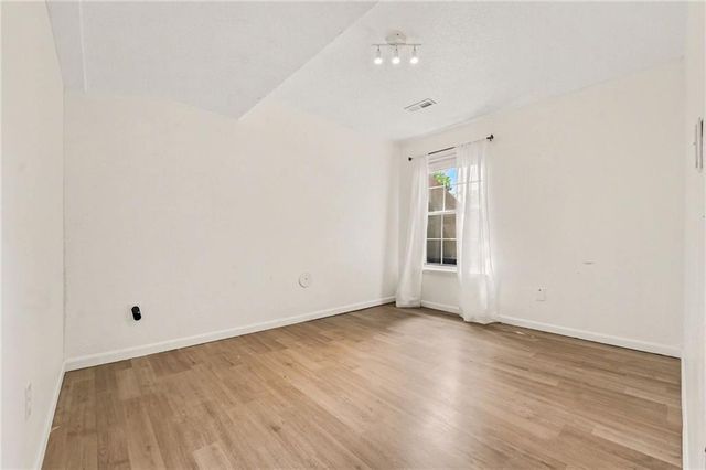 1127 Cardinal Drive, Liberty, MO 64068