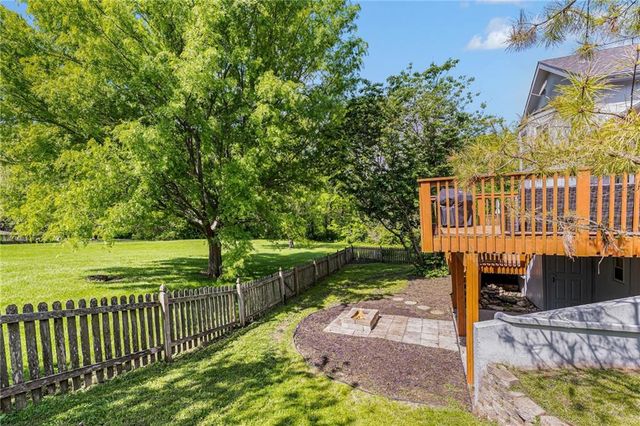 1127 Cardinal Drive, Liberty, MO 64068