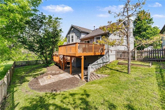 1127 Cardinal Drive, Liberty, MO 64068