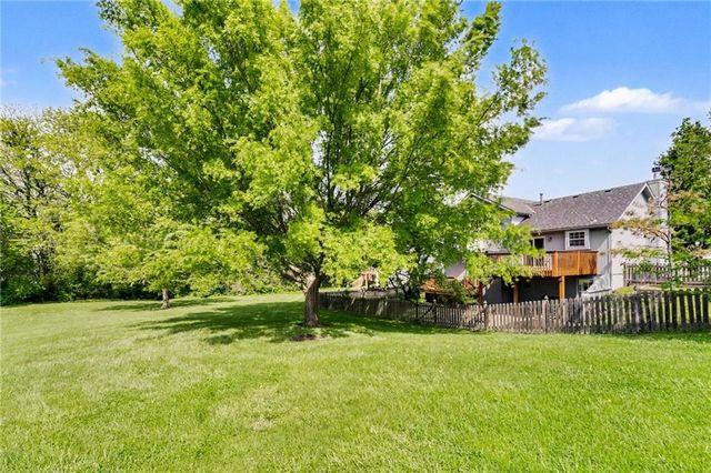 1127 Cardinal Drive, Liberty, MO 64068