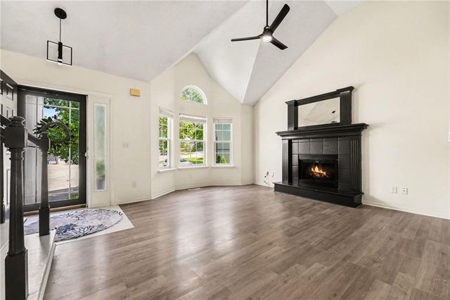 1127 Cardinal Drive, Liberty, MO 64068