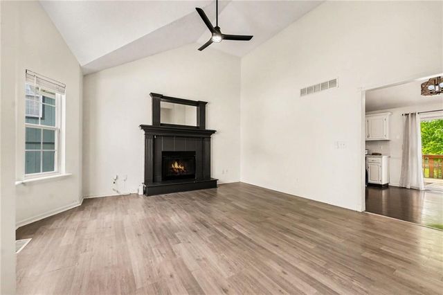 1127 Cardinal Drive, Liberty, MO 64068