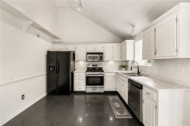 1127 Cardinal Drive, Liberty, MO 64068