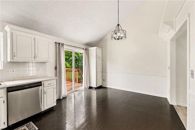 1127 Cardinal Drive, Liberty, MO 64068