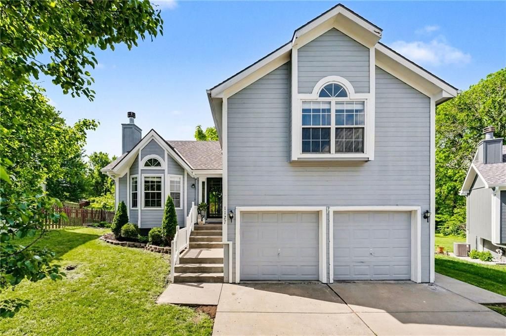 1127 Cardinal Drive, Liberty, MO 64068