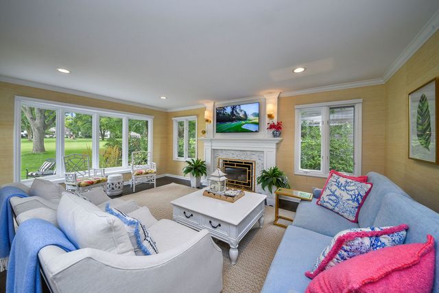 1010 Thunderbird Lane, Naperville, IL 60563