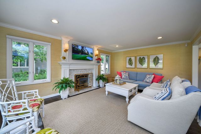 1010 Thunderbird Lane, Naperville, IL 60563