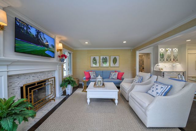1010 Thunderbird Lane, Naperville, IL 60563