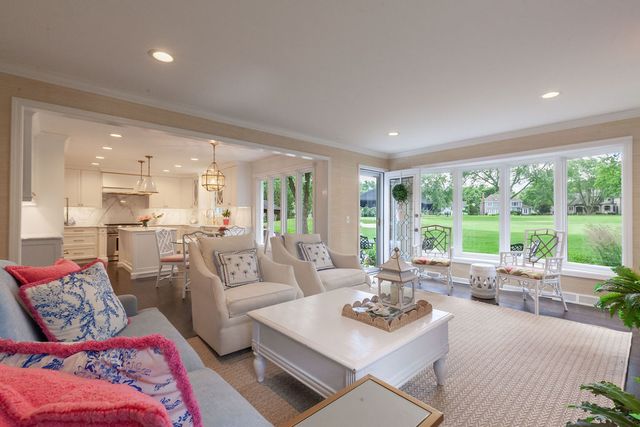 1010 Thunderbird Lane, Naperville, IL 60563