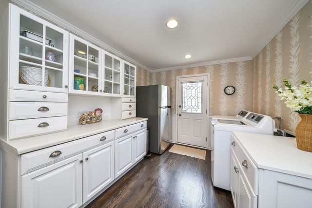 1010 Thunderbird Lane, Naperville, IL 60563