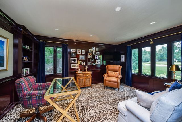 1010 Thunderbird Lane, Naperville, IL 60563