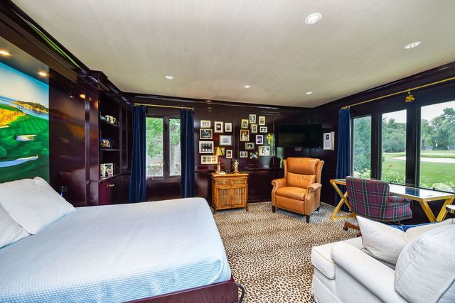 1010 Thunderbird Lane, Naperville, IL 60563