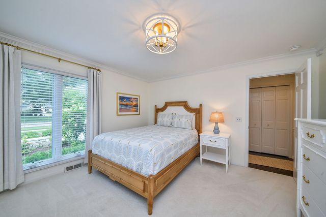 1010 Thunderbird Lane, Naperville, IL 60563