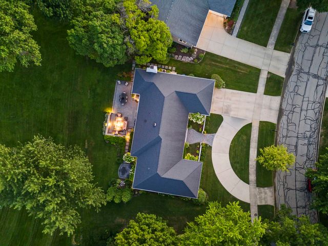1010 Thunderbird Lane, Naperville, IL 60563