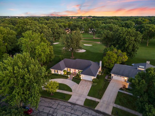 1010 Thunderbird Lane, Naperville, IL 60563