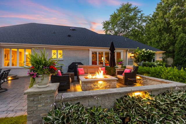 1010 Thunderbird Lane, Naperville, IL 60563