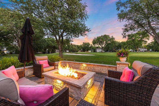 1010 Thunderbird Lane, Naperville, IL 60563
