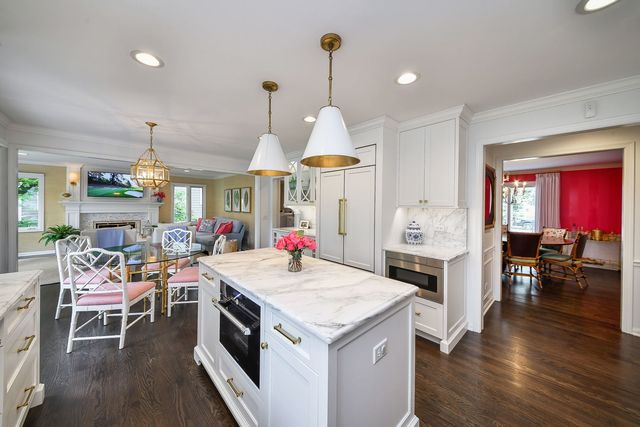1010 Thunderbird Lane, Naperville, IL 60563