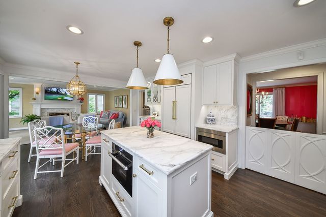 1010 Thunderbird Lane, Naperville, IL 60563