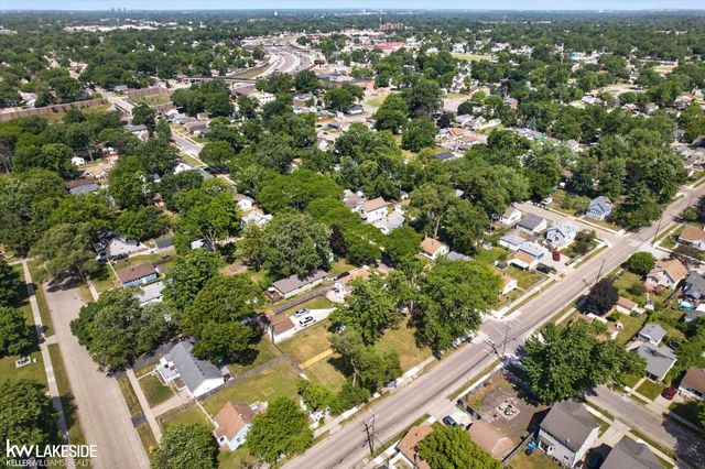 1336 E Meyers Avenue, Hazel Park, MI 48030