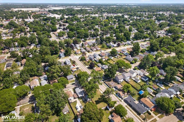 1336 E Meyers Avenue, Hazel Park, MI 48030