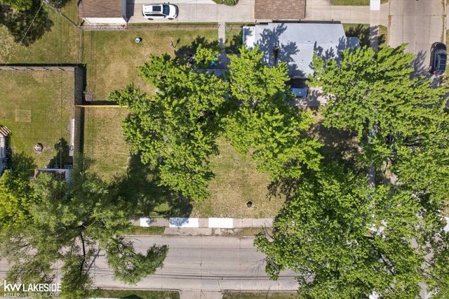 1336 E Meyers Avenue, Hazel Park, MI 48030
