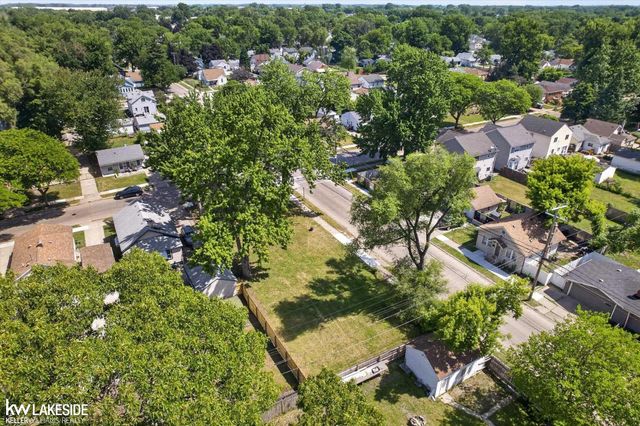 1336 E Meyers Avenue, Hazel Park, MI 48030