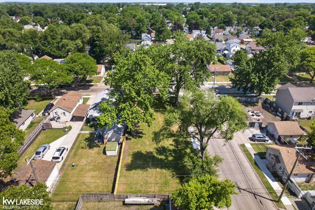 1336 E Meyers Avenue, Hazel Park, MI 48030