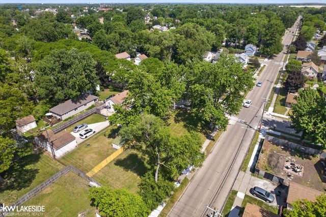 1336 E Meyers Avenue, Hazel Park, MI 48030