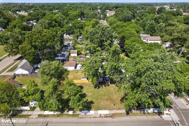 1336 E Meyers Avenue, Hazel Park, MI 48030