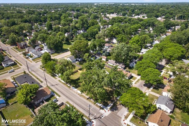 1336 E Meyers Avenue, Hazel Park, MI 48030