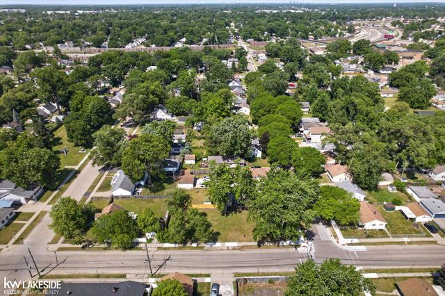 1336 E Meyers Avenue, Hazel Park, MI 48030
