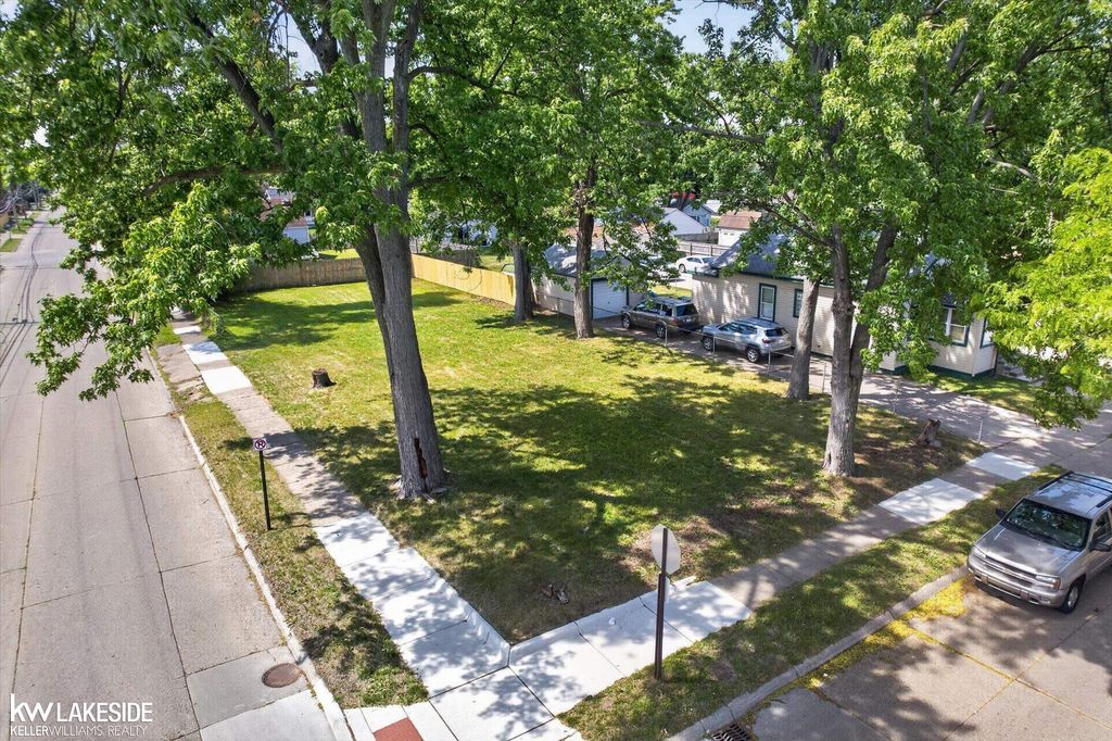 1336 E Meyers Avenue, Hazel Park, MI 48030