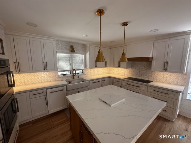 19 Brookhill Lane, Norwalk, CT 06851