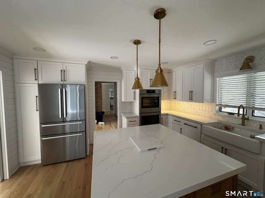 19 Brookhill Lane, Norwalk, CT 06851